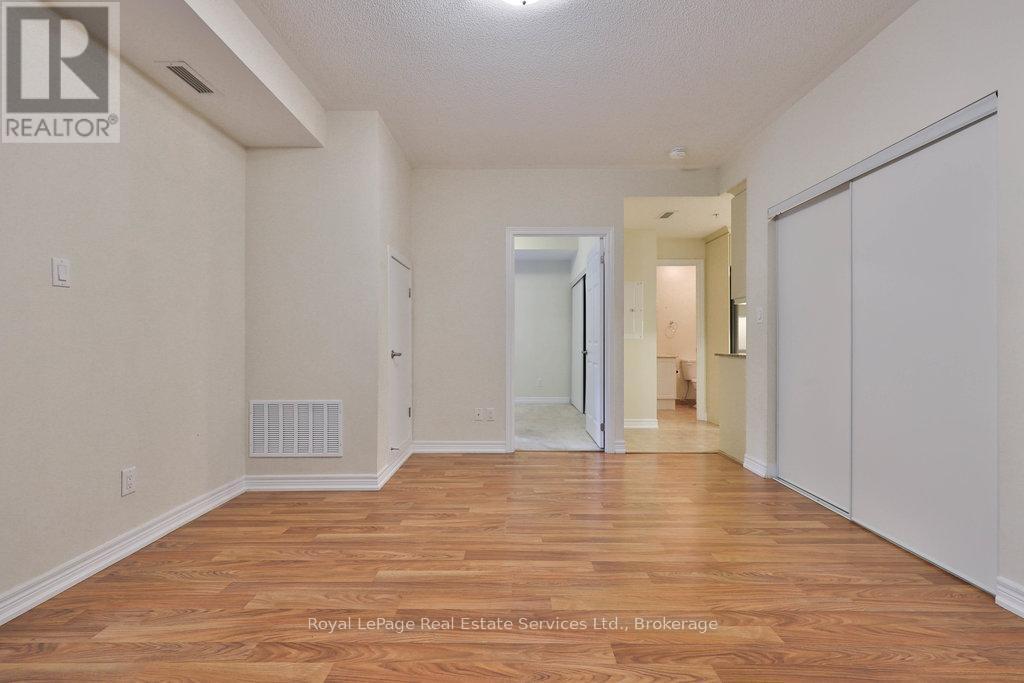 












106 - 73 WASHINGTON AVENUE NW

,
Oakville (CO Central),




Ontario
L6K1W5

