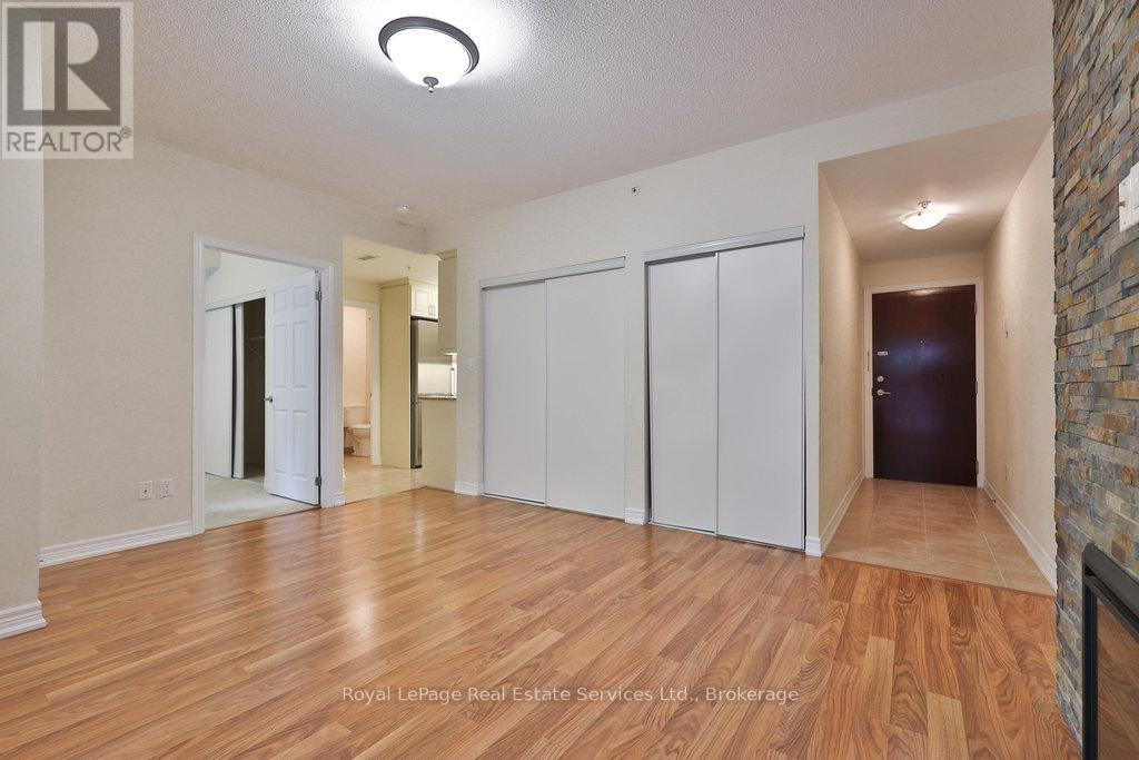 












106 - 73 WASHINGTON AVENUE NW

,
Oakville (CO Central),




Ontario
L6K1W5

