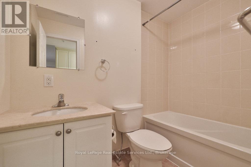 












106 - 73 WASHINGTON AVENUE NW

,
Oakville (CO Central),




Ontario
L6K1W5

