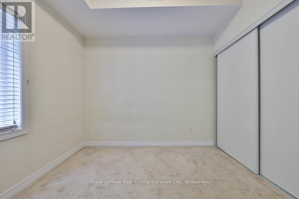 












106 - 73 WASHINGTON AVENUE NW

,
Oakville (CO Central),




Ontario
L6K1W5

