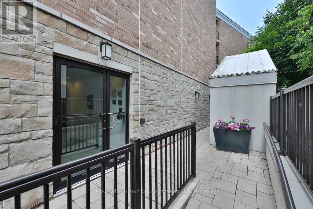 












106 - 73 WASHINGTON AVENUE NW

,
Oakville (CO Central),




Ontario
L6K1W5

