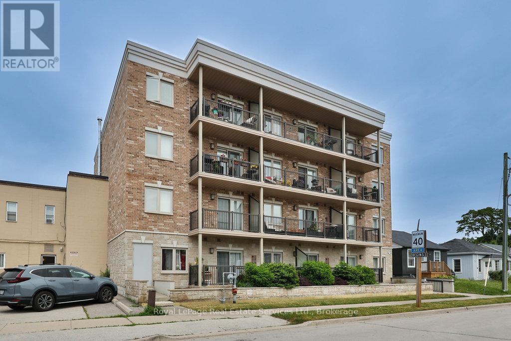 












106 - 73 WASHINGTON AVENUE NW

,
Oakville (CO Central),




Ontario
L6K1W5

