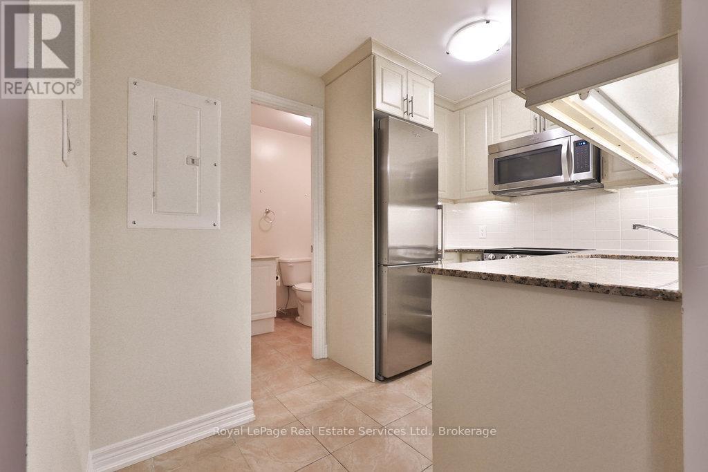 












106 - 73 WASHINGTON AVENUE NW

,
Oakville (CO Central),




Ontario
L6K1W5

