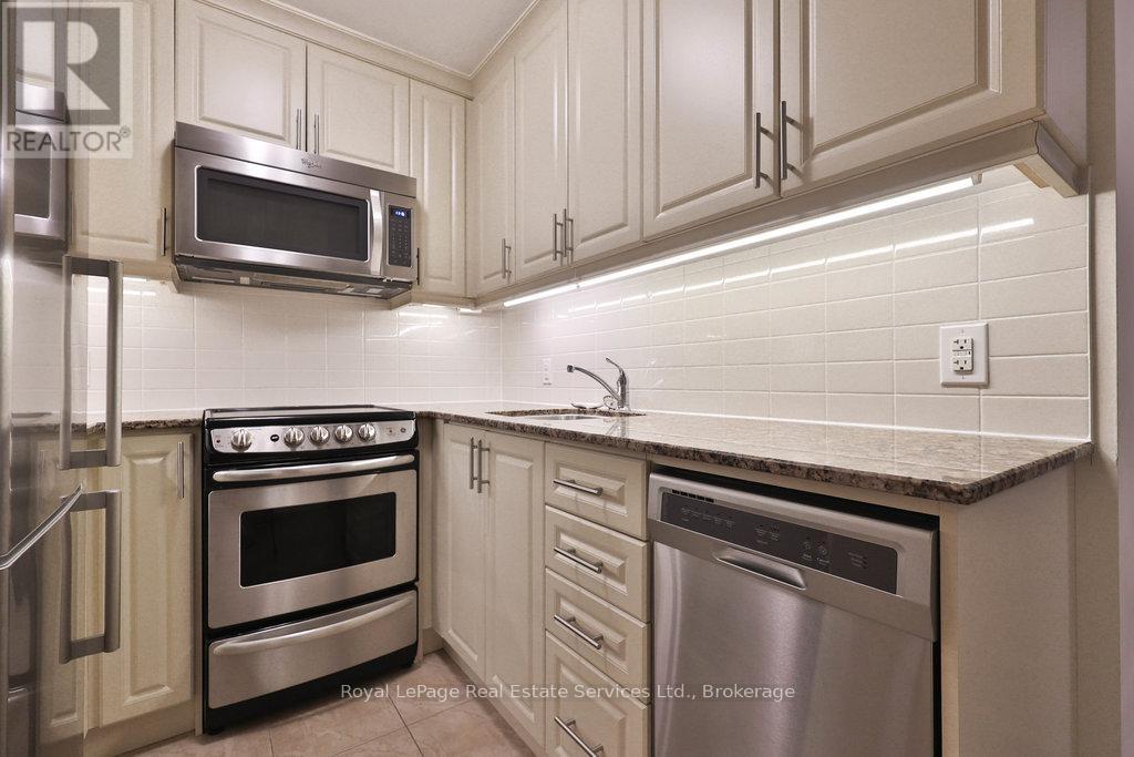 












106 - 73 WASHINGTON AVENUE NW

,
Oakville (CO Central),




Ontario
L6K1W5

