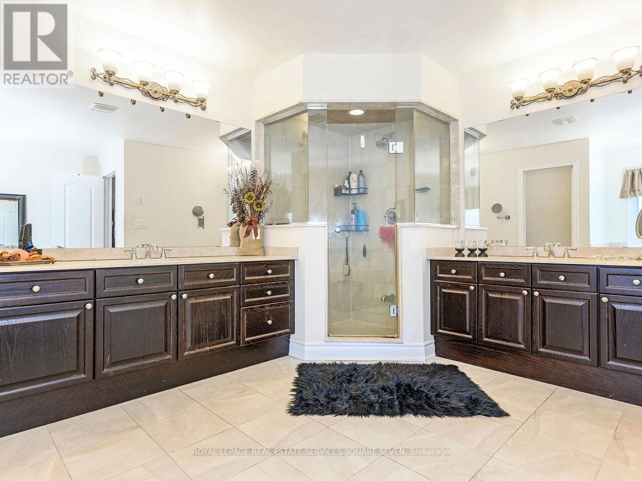 












2335 AWENDA DRIVE

,
Oakville,




Ontario
L6H7J7

