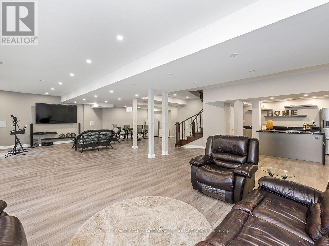 












2335 AWENDA DRIVE

,
Oakville,




Ontario
L6H7J7

