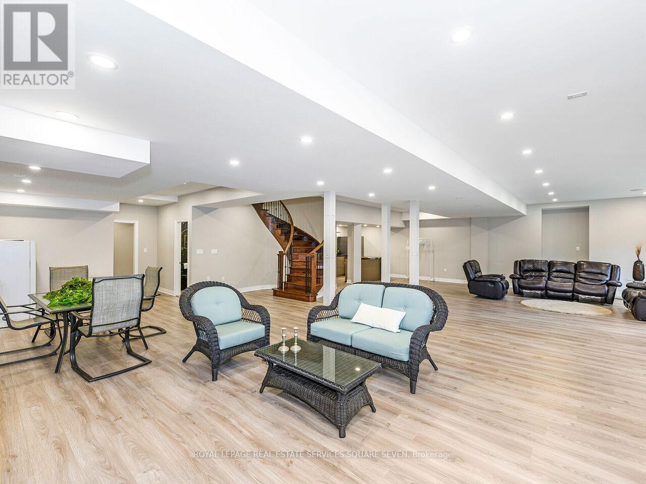 












2335 AWENDA DRIVE

,
Oakville,




Ontario
L6H7J7


