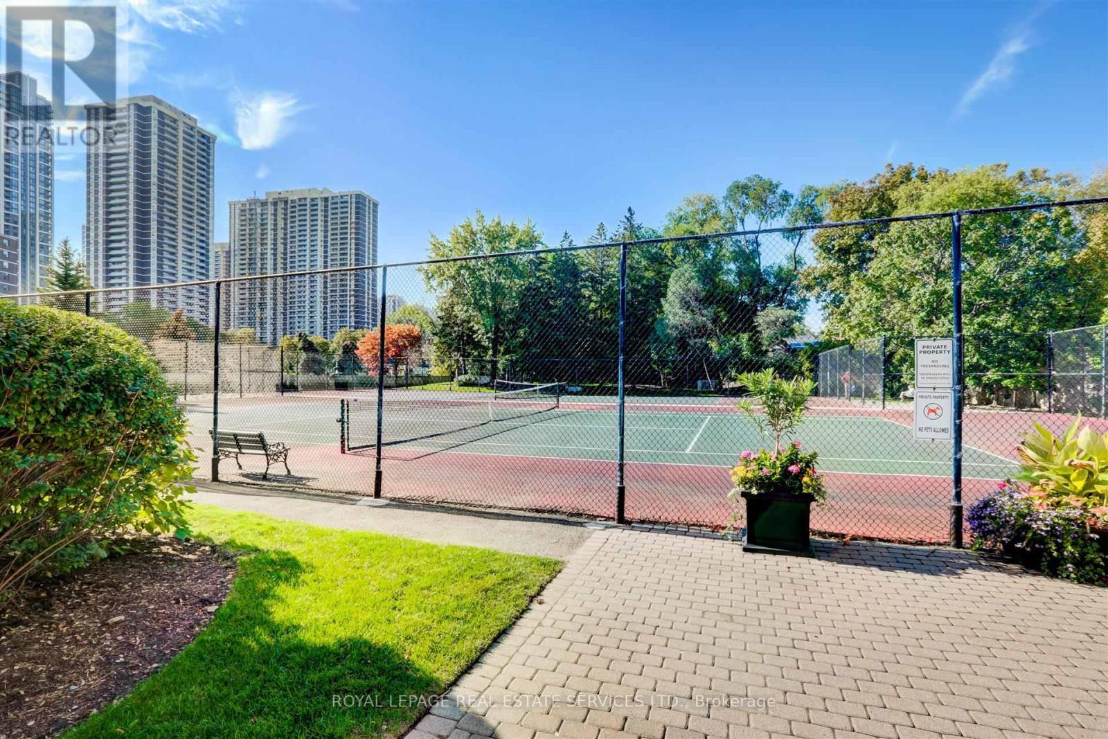 












1602 - 1320 ISLINGTON AVENUE

,
Toronto,




Ontario
M9A5C6

