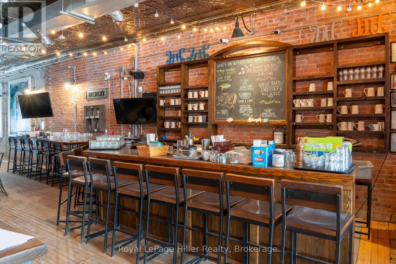 












21 MARKET PLACE

,
Stratford,




Ontario
N5A1A4

