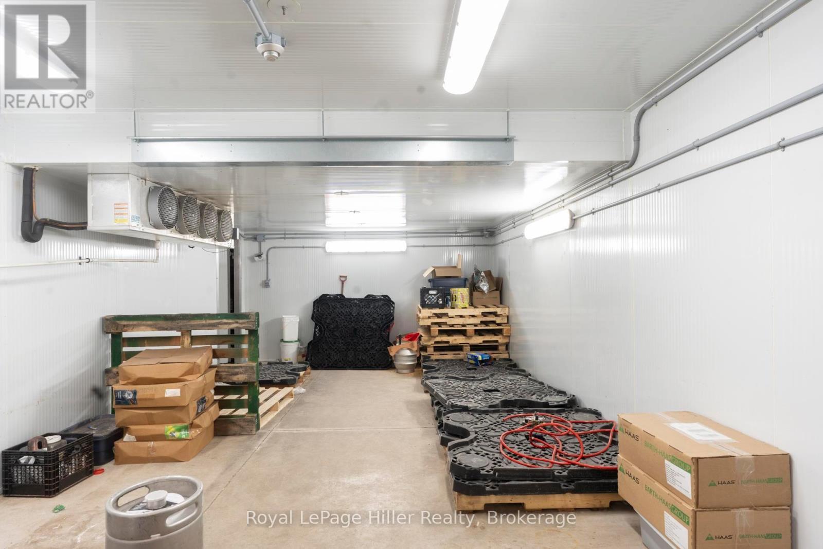 












21 MARKET PLACE

,
Stratford,




Ontario
N5A1A4

