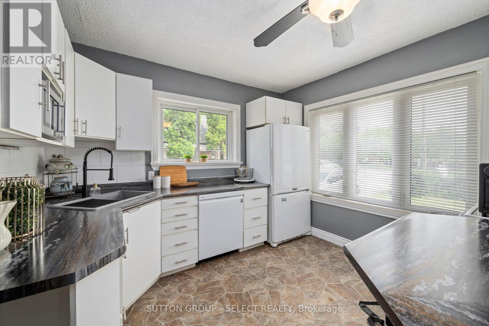 












1100 HAMILTON ROAD

,
London East (East O),




Ontario
N5W1A6

