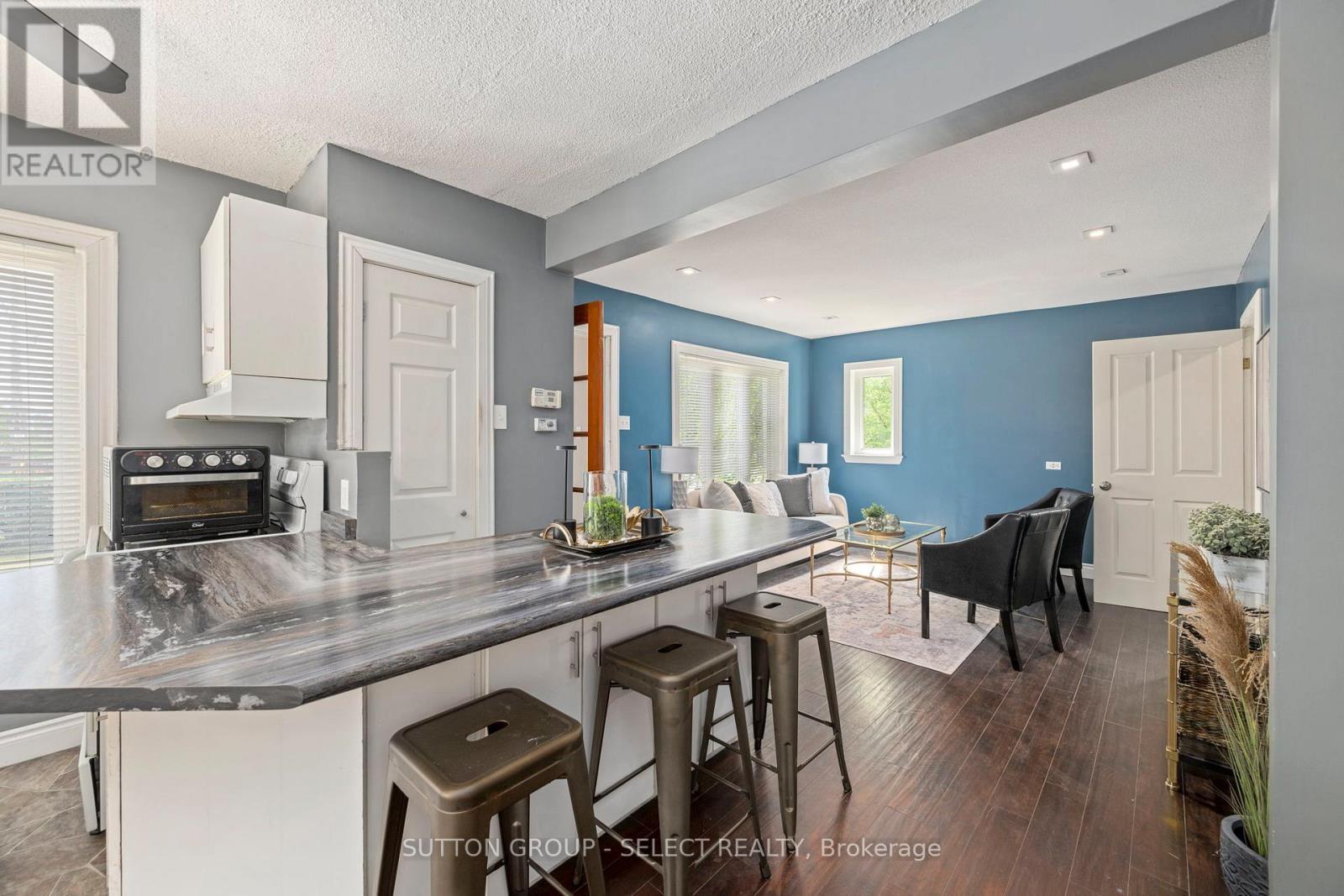 












1100 HAMILTON ROAD

,
London East (East O),




Ontario
N5W1A6

