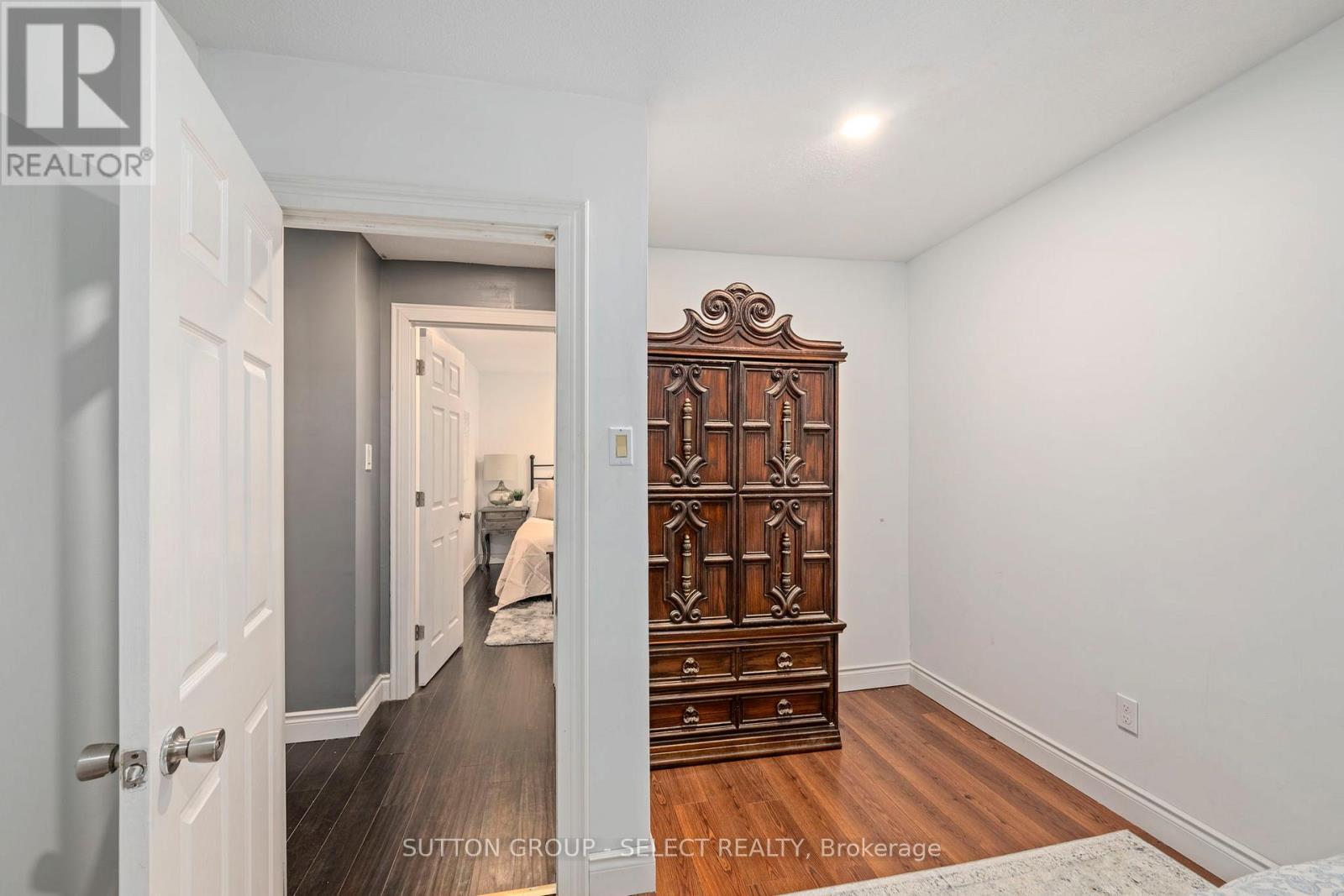 












1100 HAMILTON ROAD

,
London East (East O),




Ontario
N5W1A6

