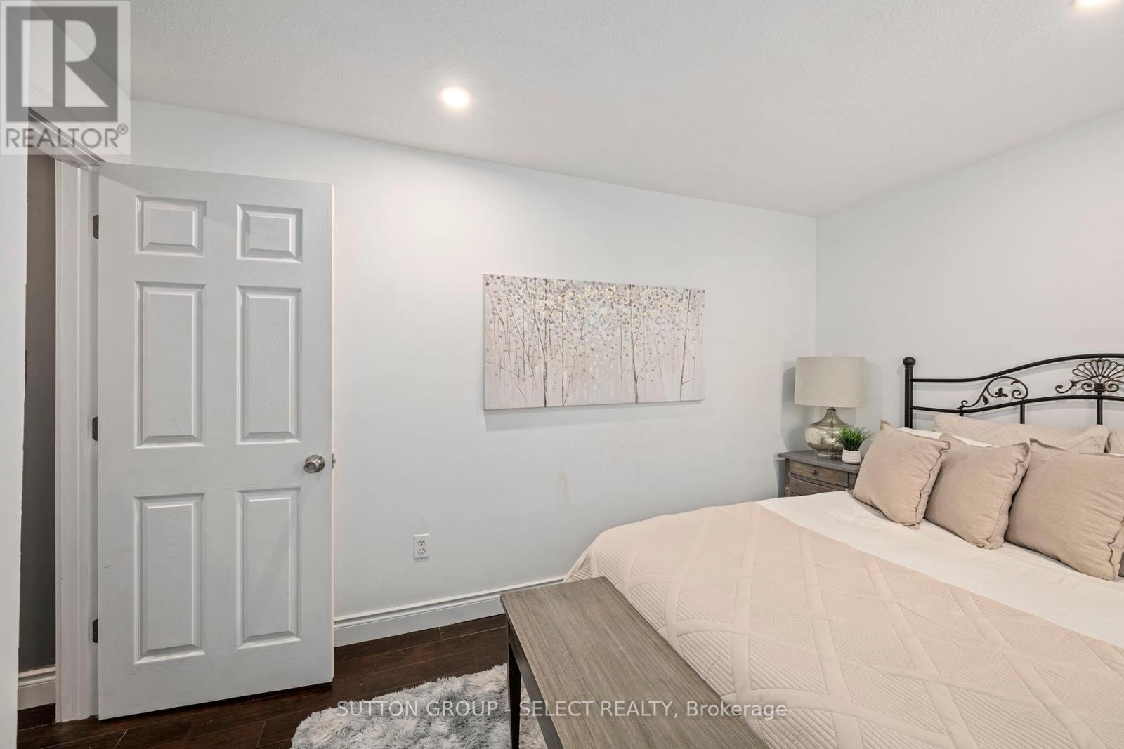 












1100 HAMILTON ROAD

,
London East (East O),




Ontario
N5W1A6

