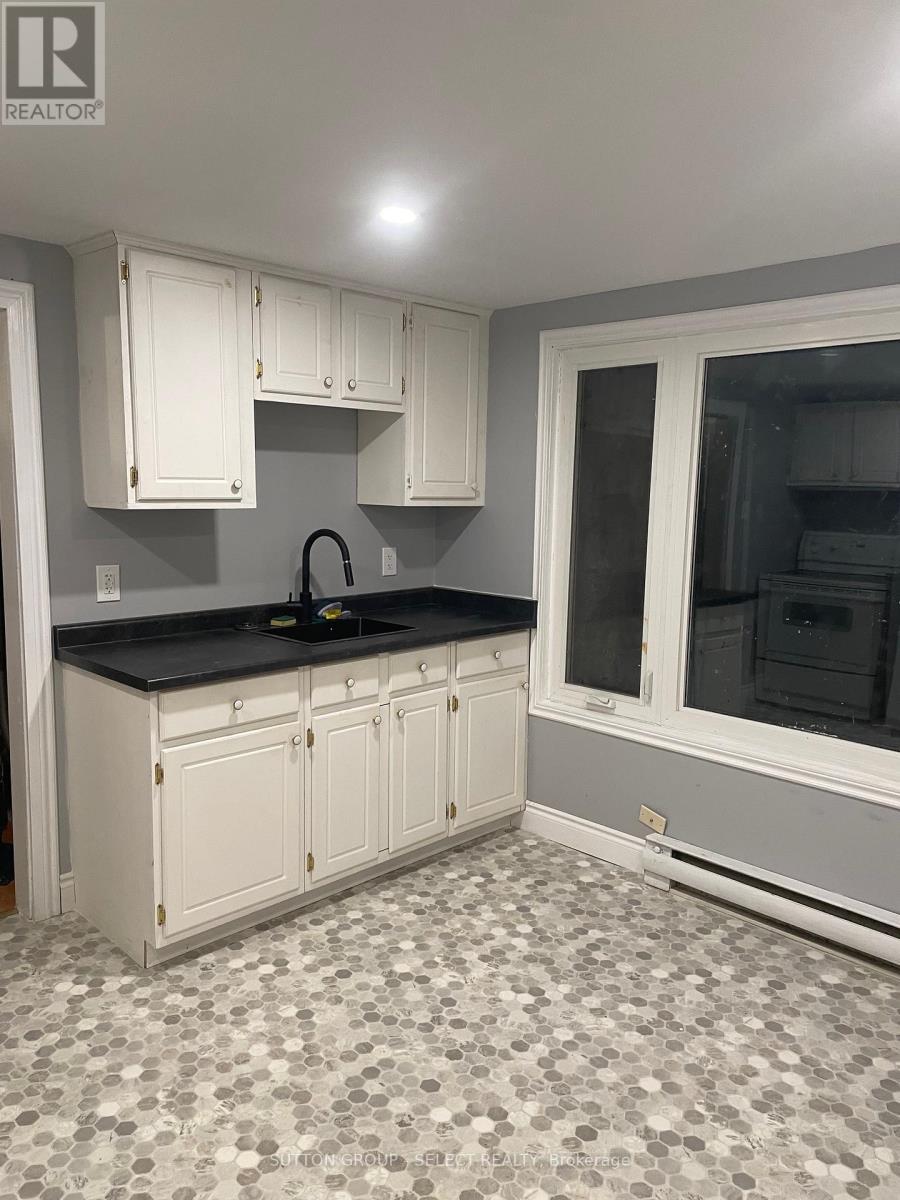 












1100 HAMILTON ROAD

,
London East (East O),




Ontario
N5W1A6

