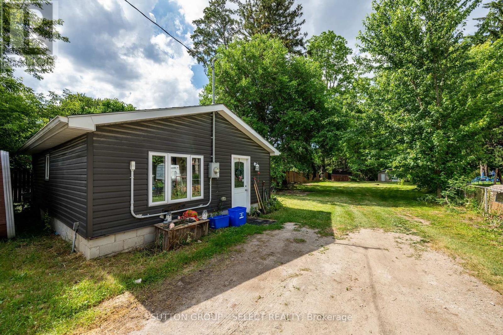












1100 HAMILTON ROAD

,
London East (East O),




Ontario
N5W1A6

