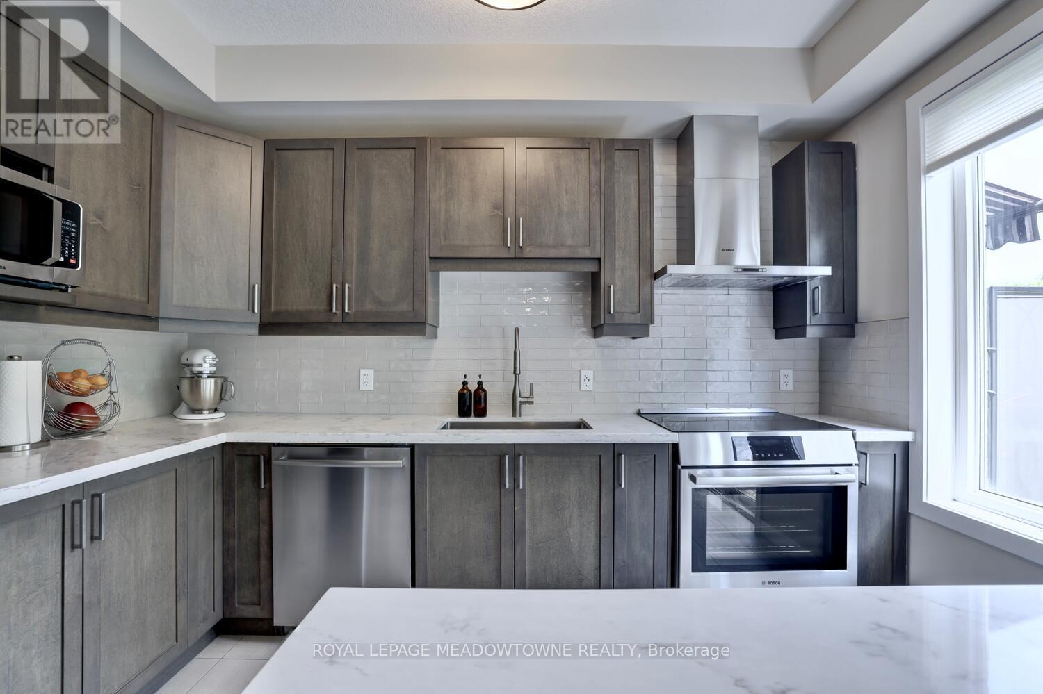 












40 - 445 ONTARIO STREET S

,
Milton,




Ontario
L9T9K3

