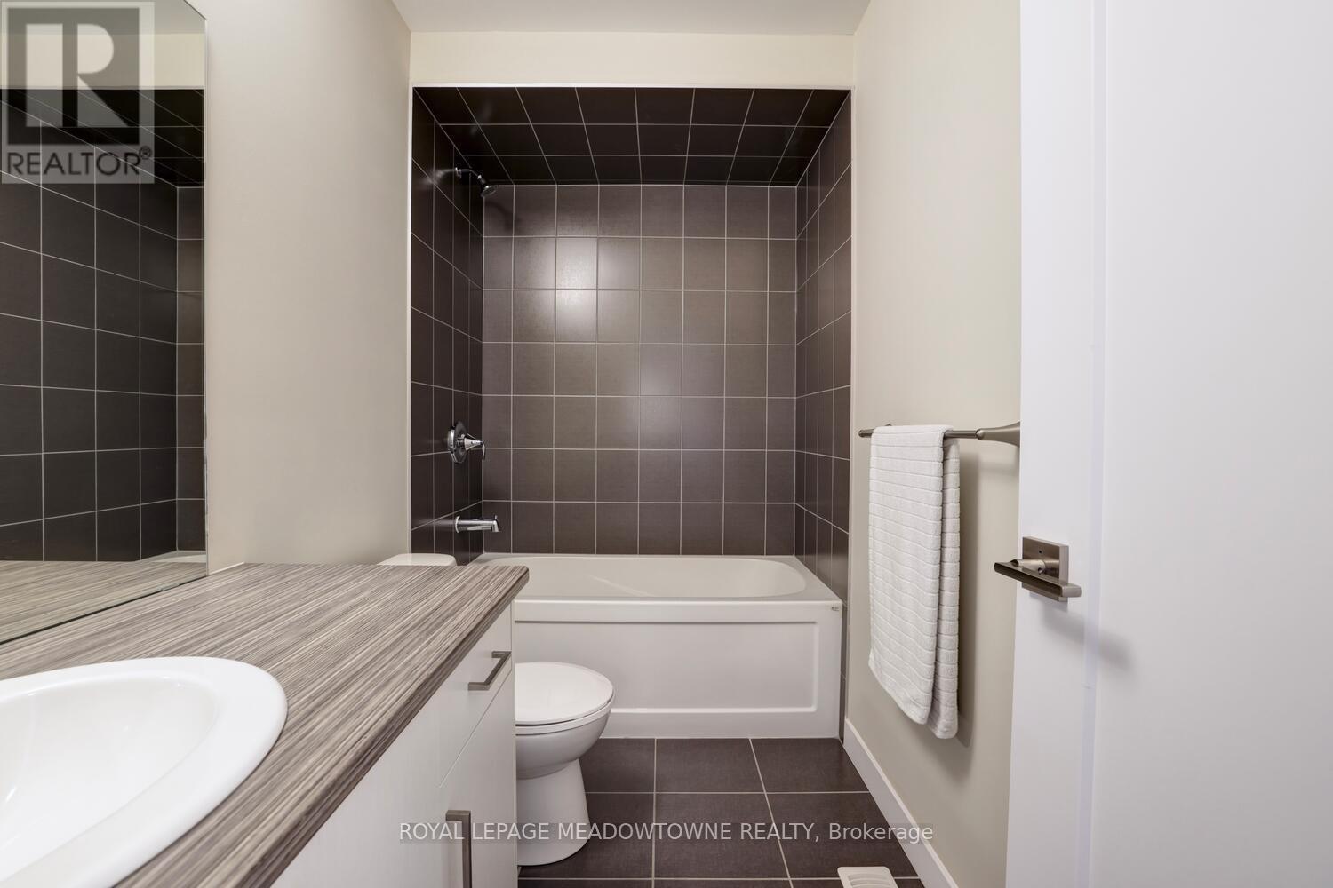 












40 - 445 ONTARIO STREET S

,
Milton,




Ontario
L9T9K3

