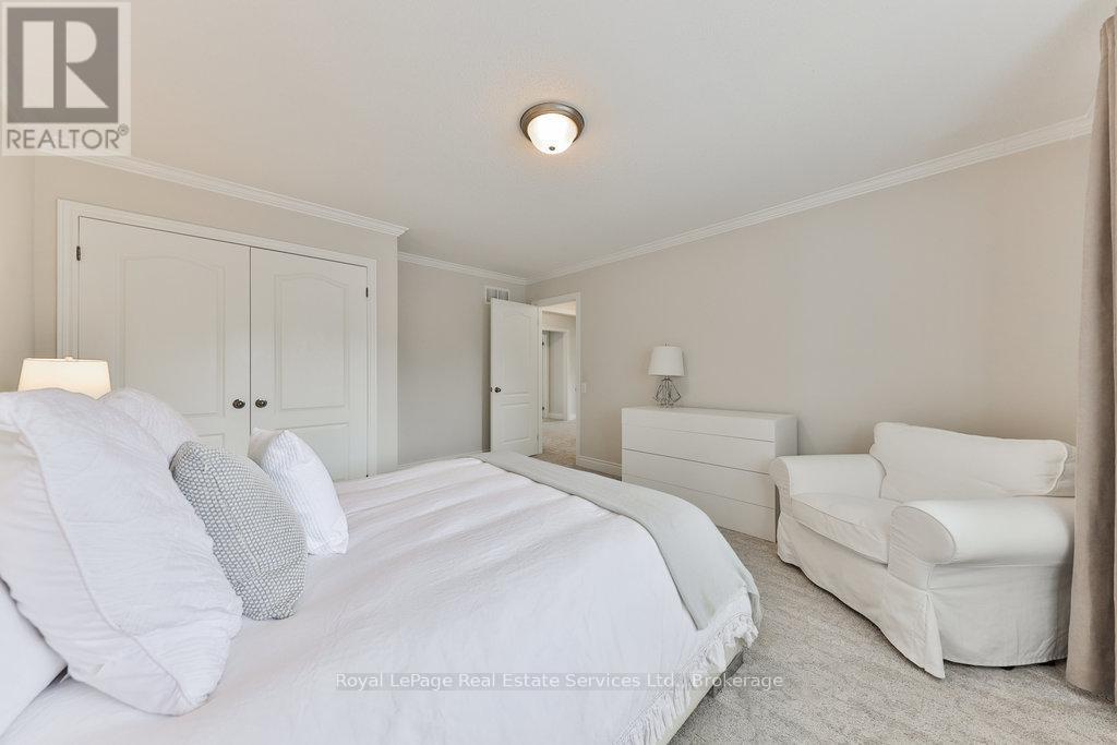 












170 NAUTICAL BOULEVARD

,
Oakville (BR Bronte),




Ontario
L6L6V6

