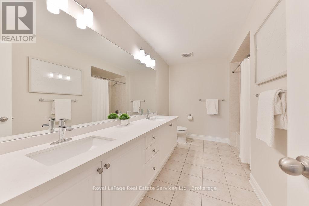












170 NAUTICAL BOULEVARD

,
Oakville (BR Bronte),




Ontario
L6L6V6

