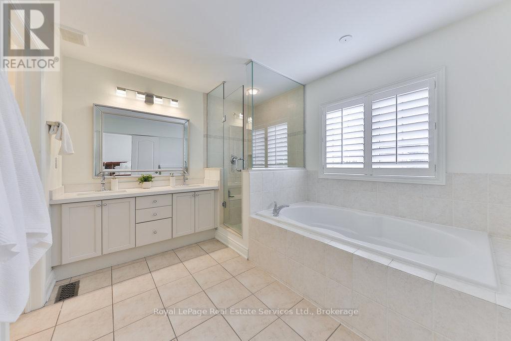 












170 NAUTICAL BOULEVARD

,
Oakville (BR Bronte),




Ontario
L6L6V6

