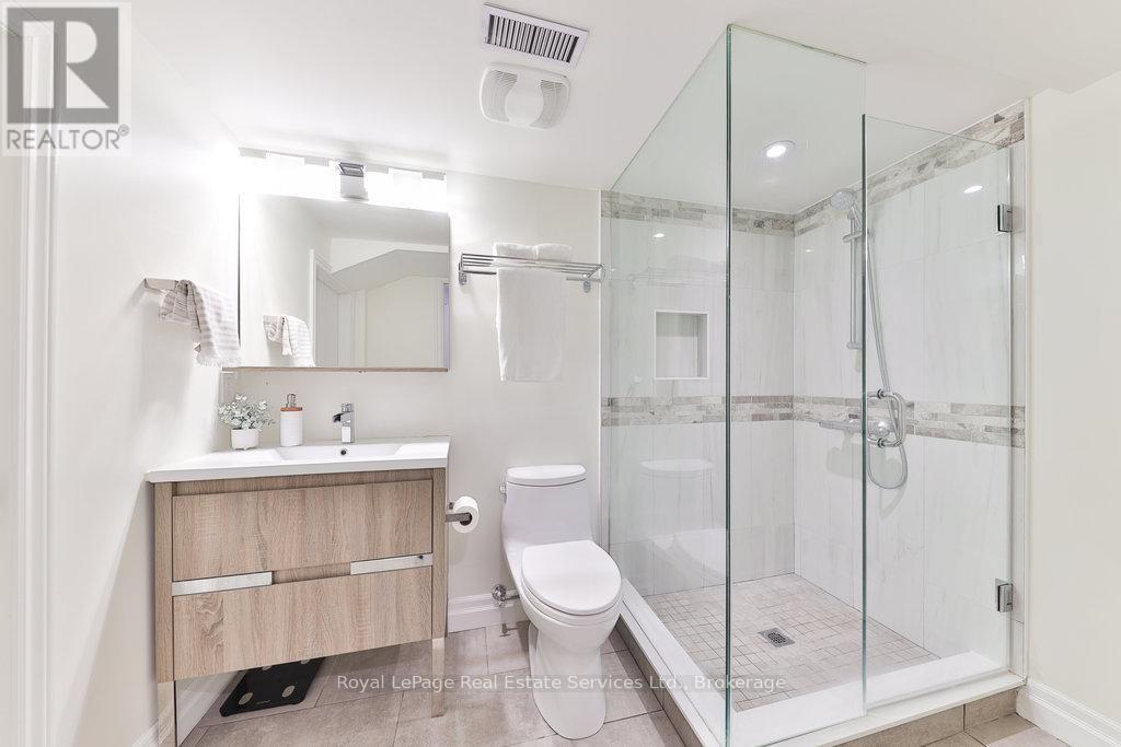 












170 NAUTICAL BOULEVARD

,
Oakville (BR Bronte),




Ontario
L6L6V6

