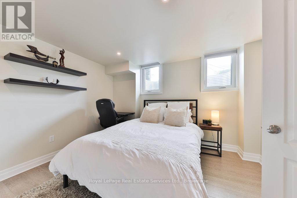 












170 NAUTICAL BOULEVARD

,
Oakville (BR Bronte),




Ontario
L6L6V6

