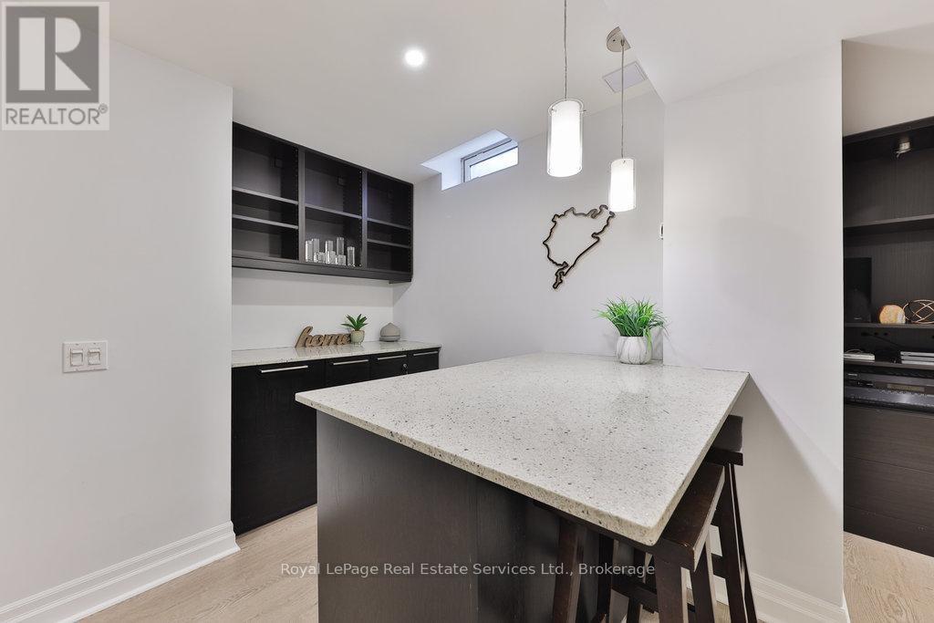 












170 NAUTICAL BOULEVARD

,
Oakville (BR Bronte),




Ontario
L6L6V6

