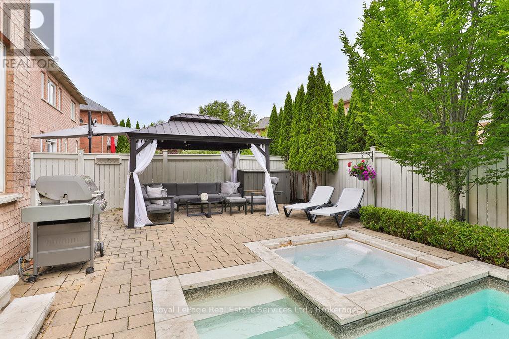 












170 NAUTICAL BOULEVARD

,
Oakville (BR Bronte),




Ontario
L6L6V6

