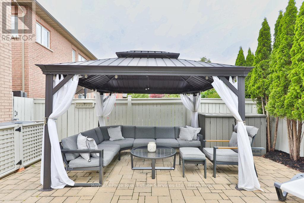 












170 NAUTICAL BOULEVARD

,
Oakville (BR Bronte),




Ontario
L6L6V6

