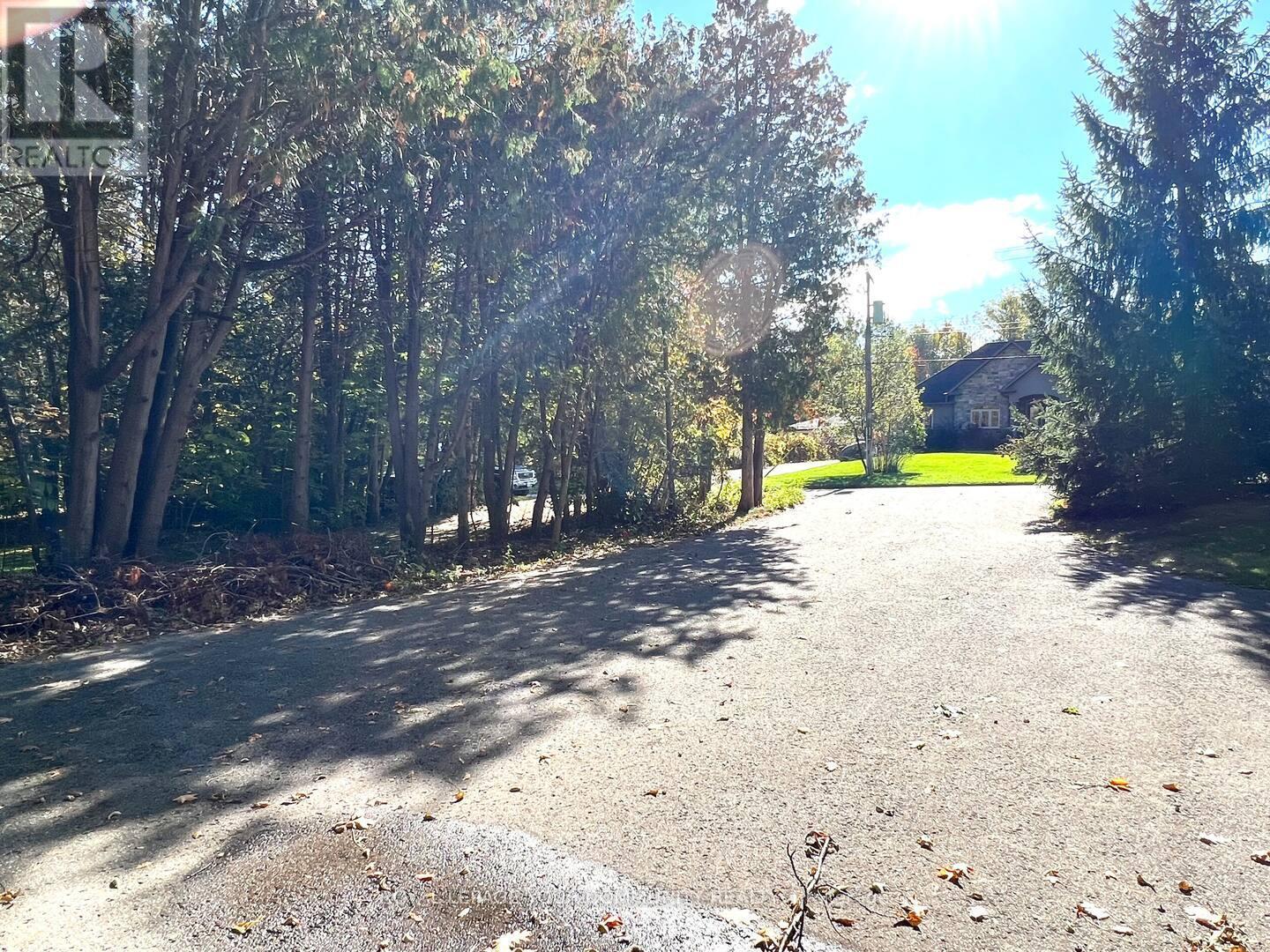 












3994 GUEST ROAD

,
Innisfil,




Ontario
L9S2T4

