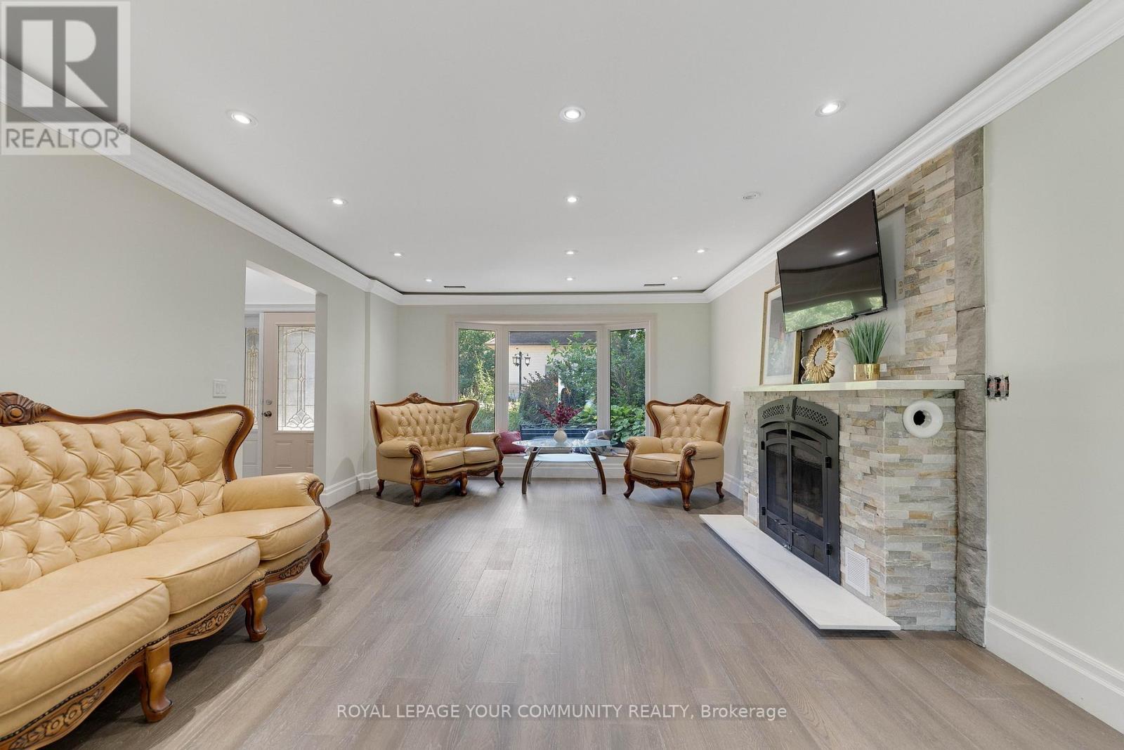 












3994 GUEST ROAD

,
Innisfil,




Ontario
L9S2T4

