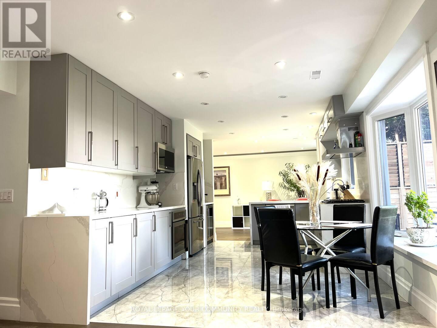 












3994 GUEST ROAD

,
Innisfil,




Ontario
L9S2T4

