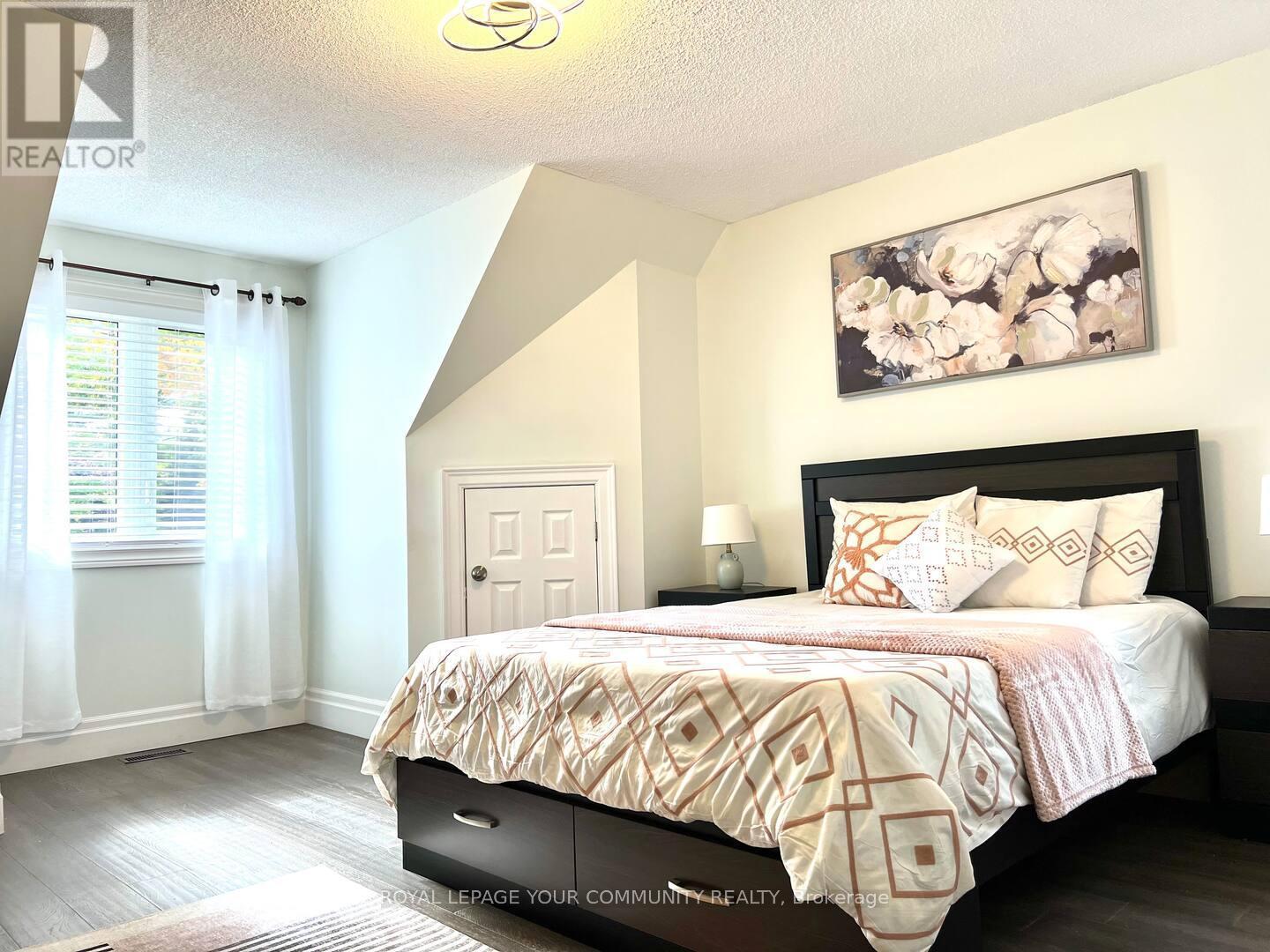 












3994 GUEST ROAD

,
Innisfil,




Ontario
L9S2T4

