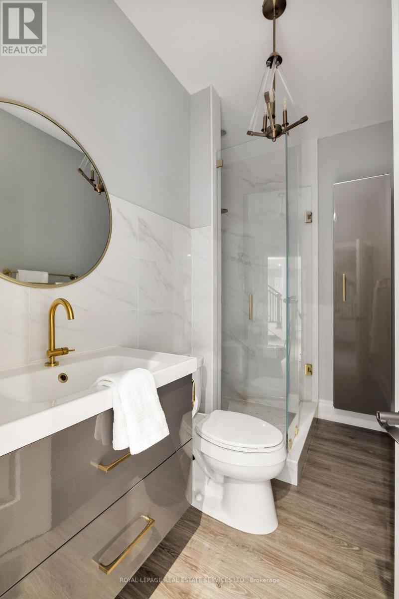 












2225 GLAZEBROOK CIRCLE

,
Oakville,




Ontario
L6M5B5

