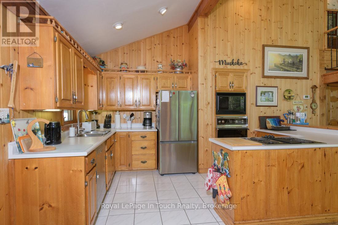 












212 WILD RICE TRAIL SE

,
Georgian Bay (Baxter),




Ontario
L0K1S0

