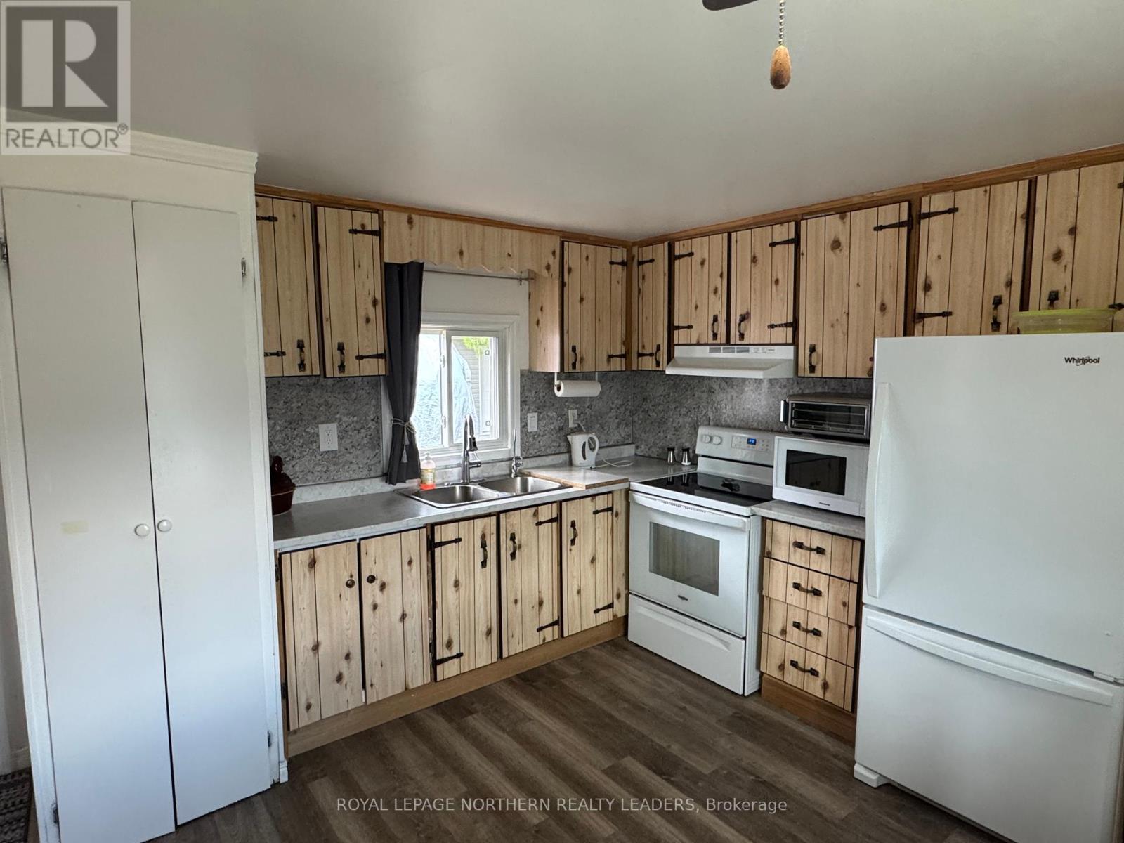 












103 NOTRE DAME PLACE

,
Timmins (TS - Trailer Parks),




Ontario
P4N5L9

