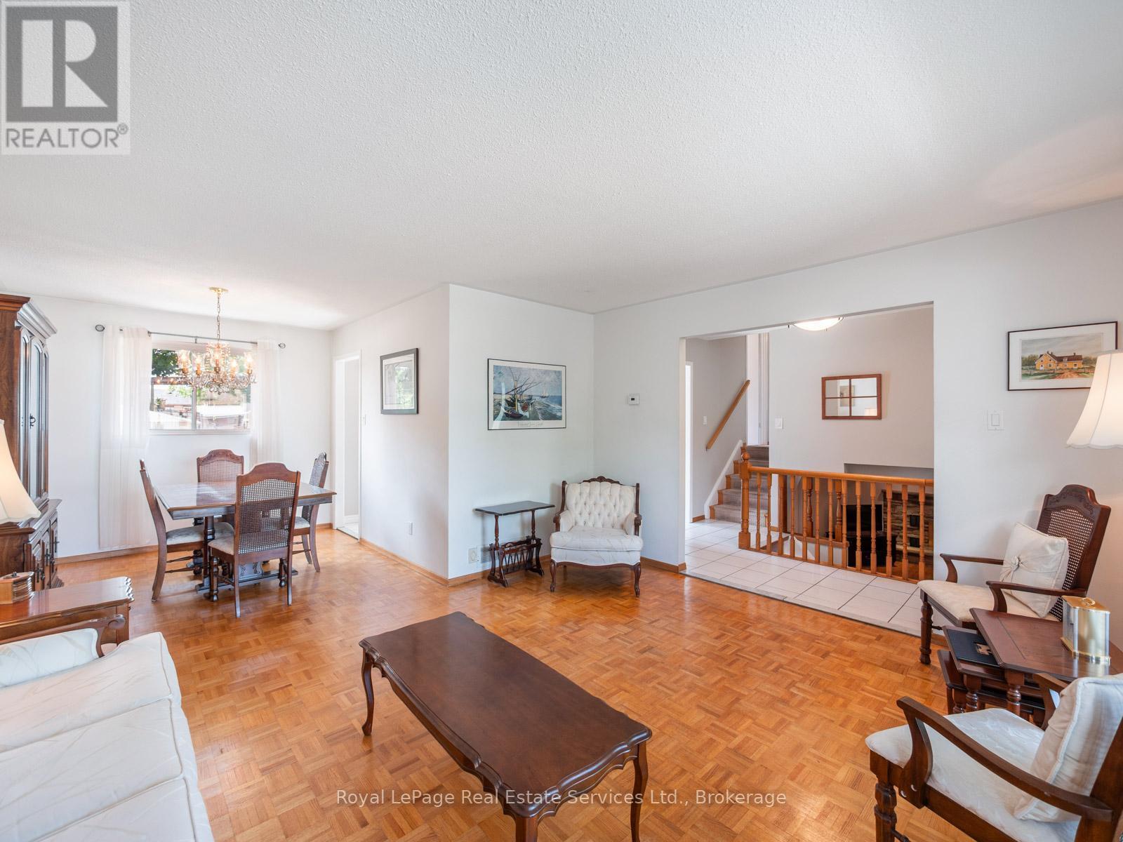 












1 MOSSWOOD LANE

,
Toronto (West Humber-Clairville),




Ontario
M9V1M3

