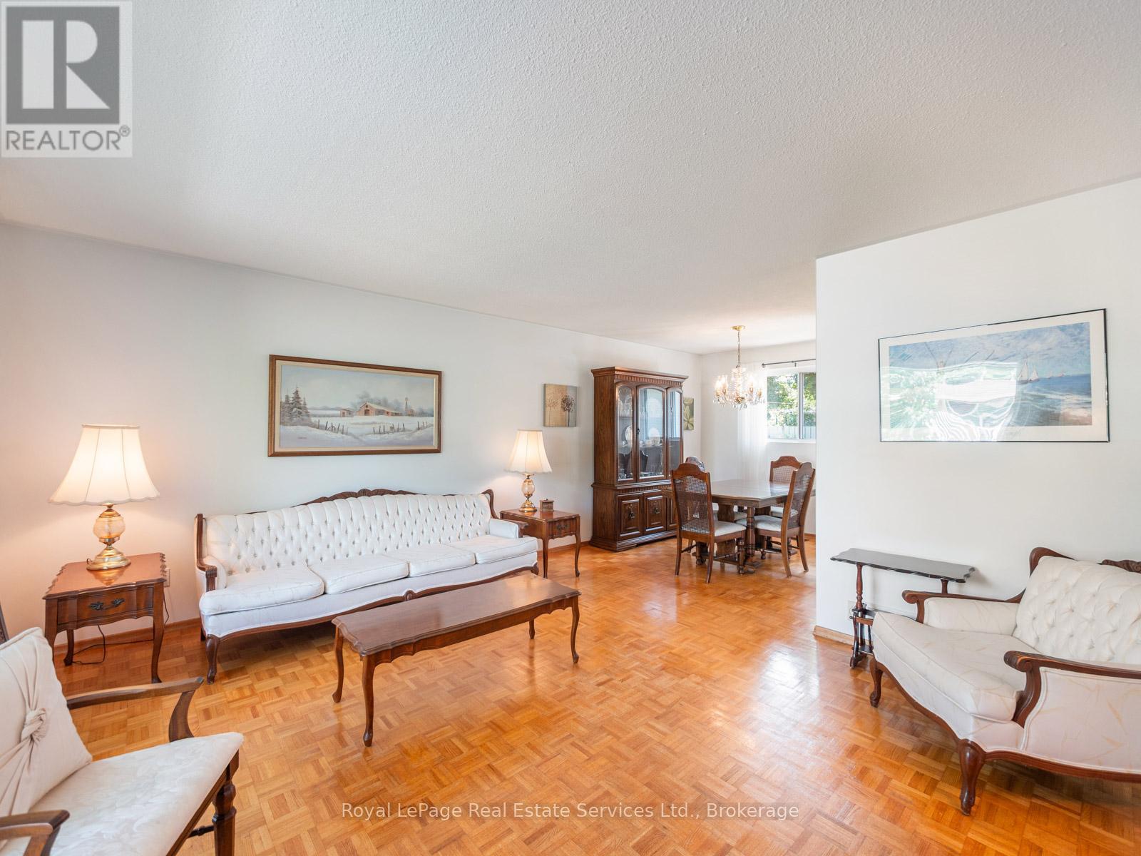 












1 MOSSWOOD LANE

,
Toronto (West Humber-Clairville),




Ontario
M9V1M3

