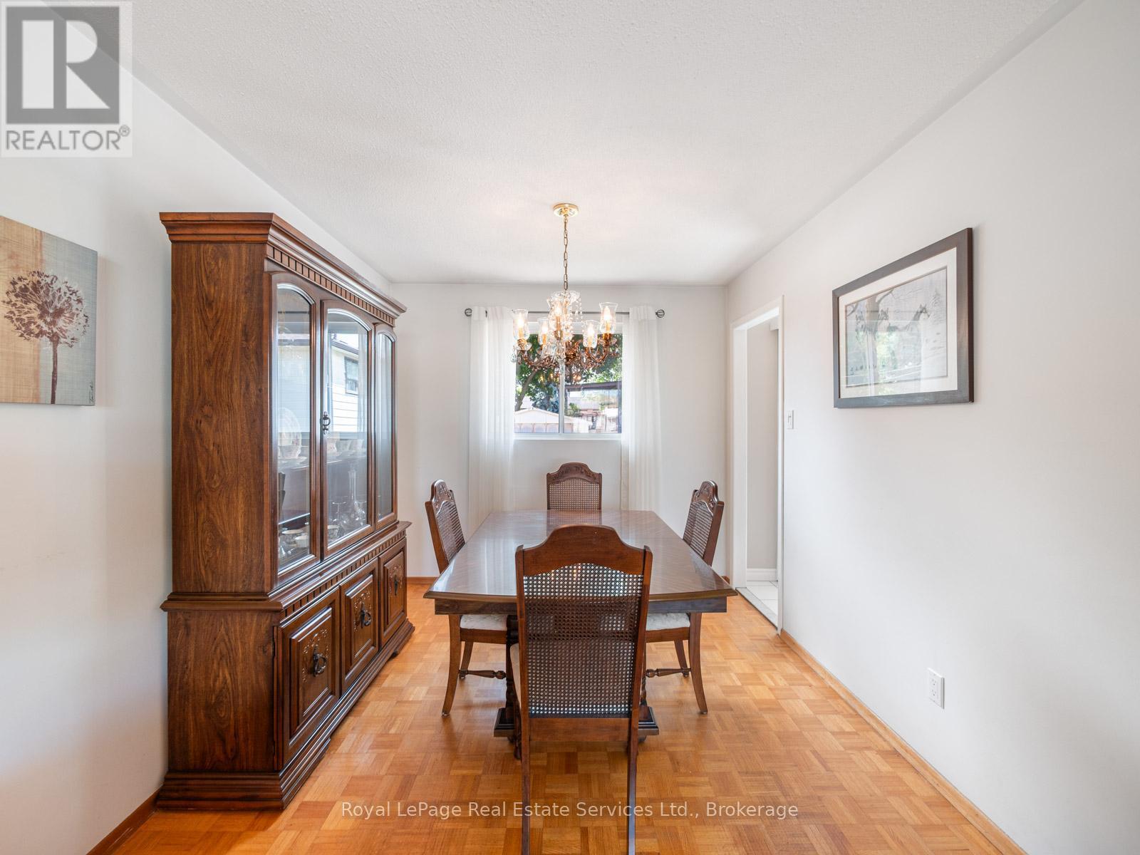 












1 MOSSWOOD LANE

,
Toronto (West Humber-Clairville),




Ontario
M9V1M3

