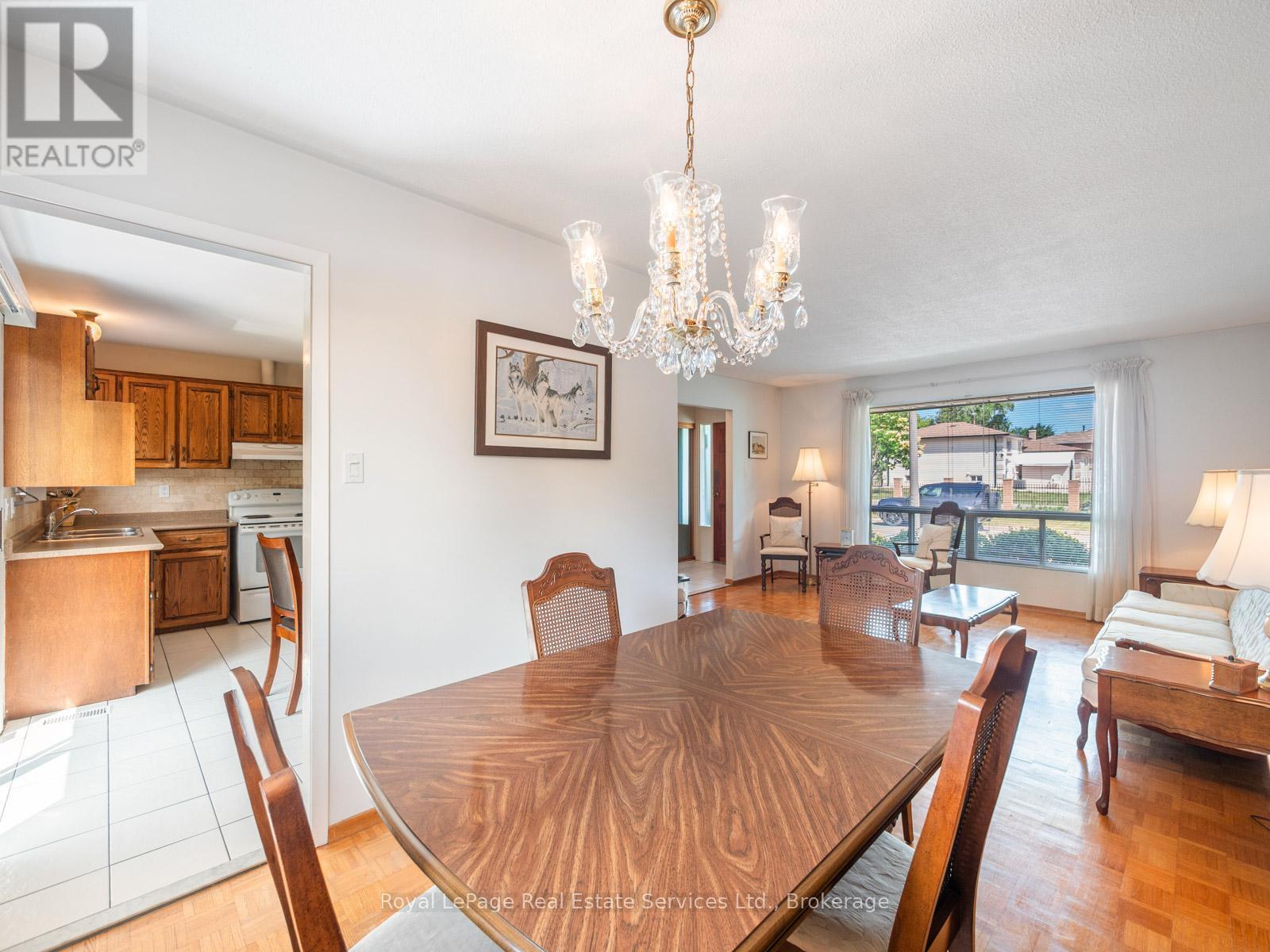 












1 MOSSWOOD LANE

,
Toronto (West Humber-Clairville),




Ontario
M9V1M3

