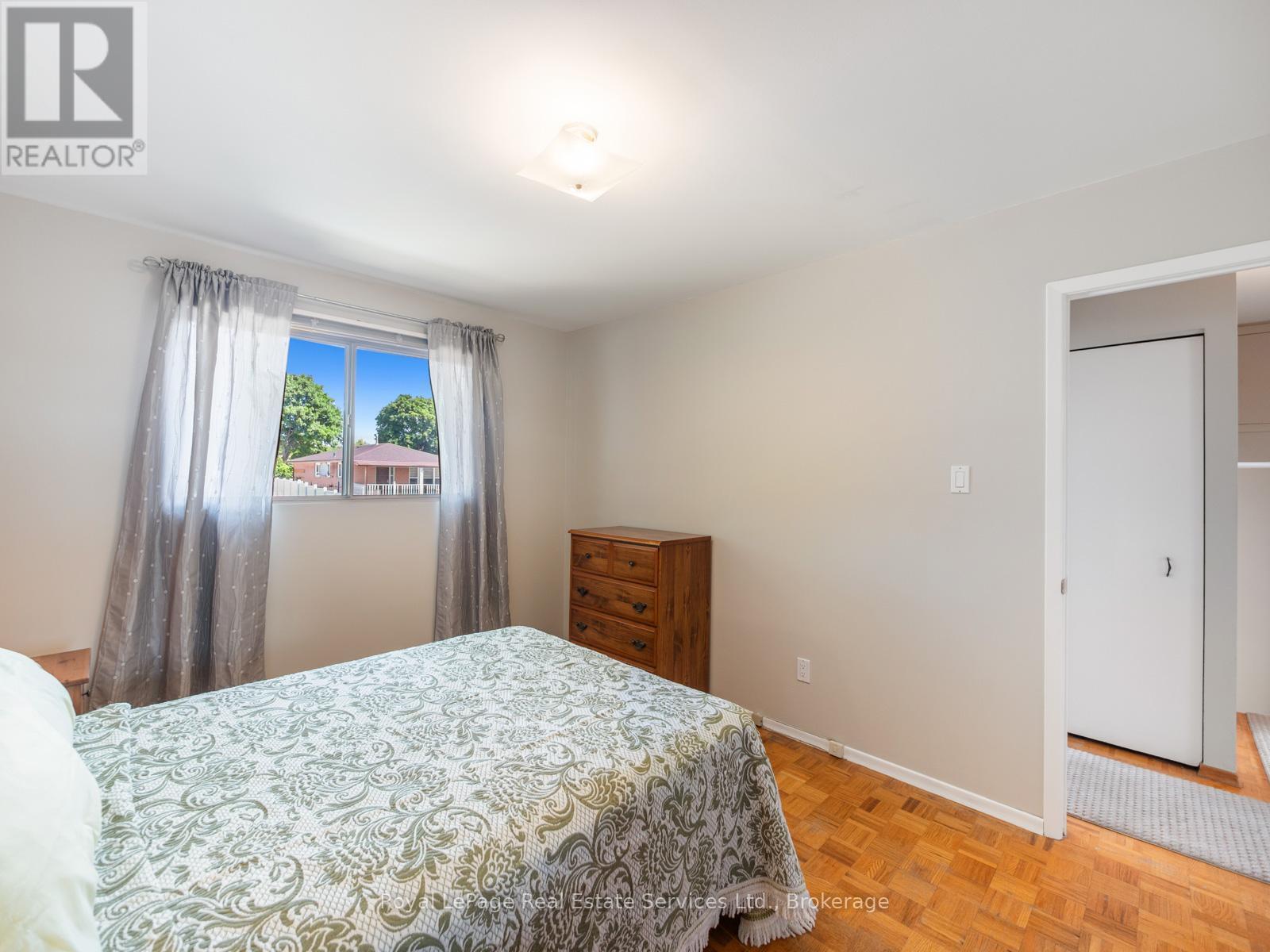 












1 MOSSWOOD LANE

,
Toronto (West Humber-Clairville),




Ontario
M9V1M3

