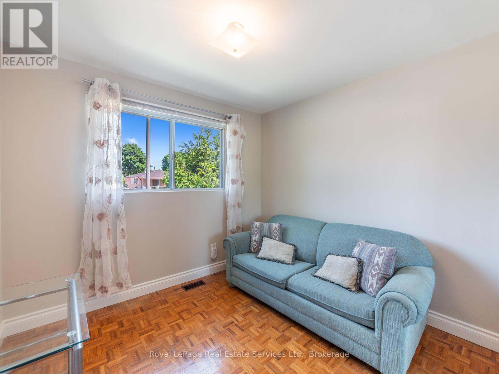 












1 MOSSWOOD LANE

,
Toronto (West Humber-Clairville),




Ontario
M9V1M3

