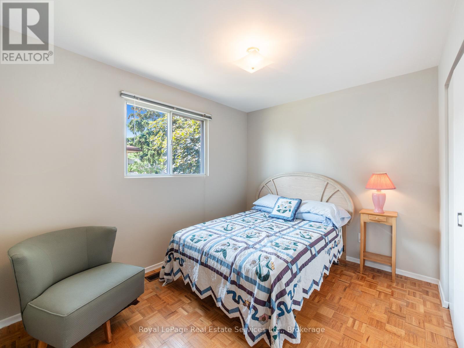 












1 MOSSWOOD LANE

,
Toronto (West Humber-Clairville),




Ontario
M9V1M3


