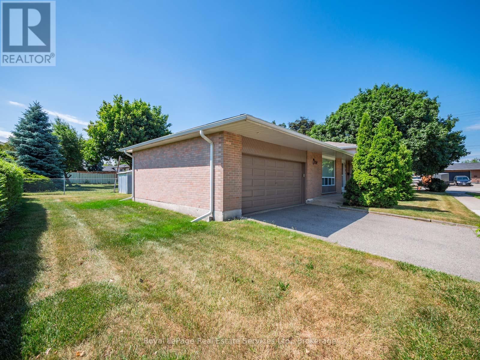 












1 MOSSWOOD LANE

,
Toronto (West Humber-Clairville),




Ontario
M9V1M3

