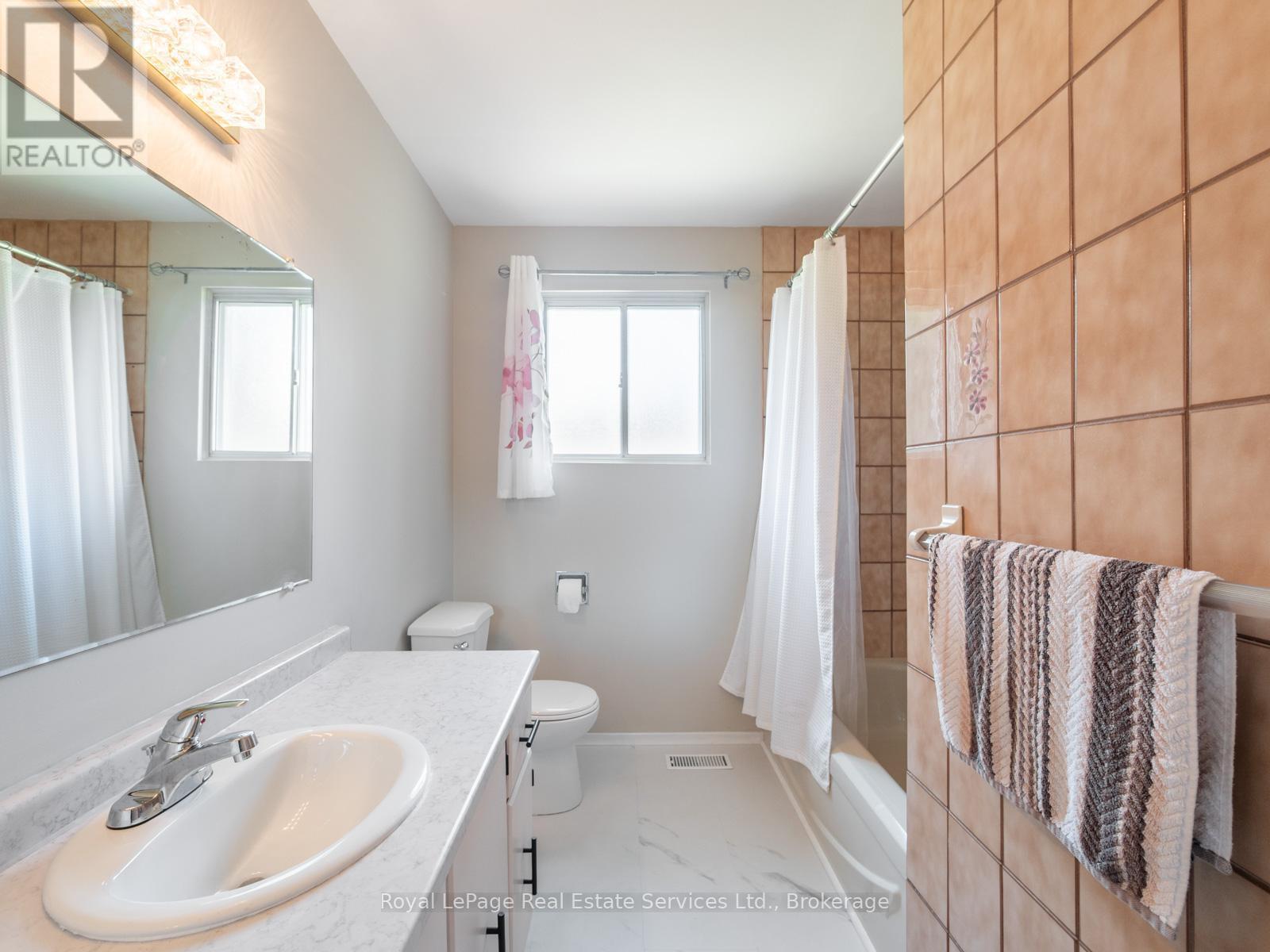 












1 MOSSWOOD LANE

,
Toronto (West Humber-Clairville),




Ontario
M9V1M3


