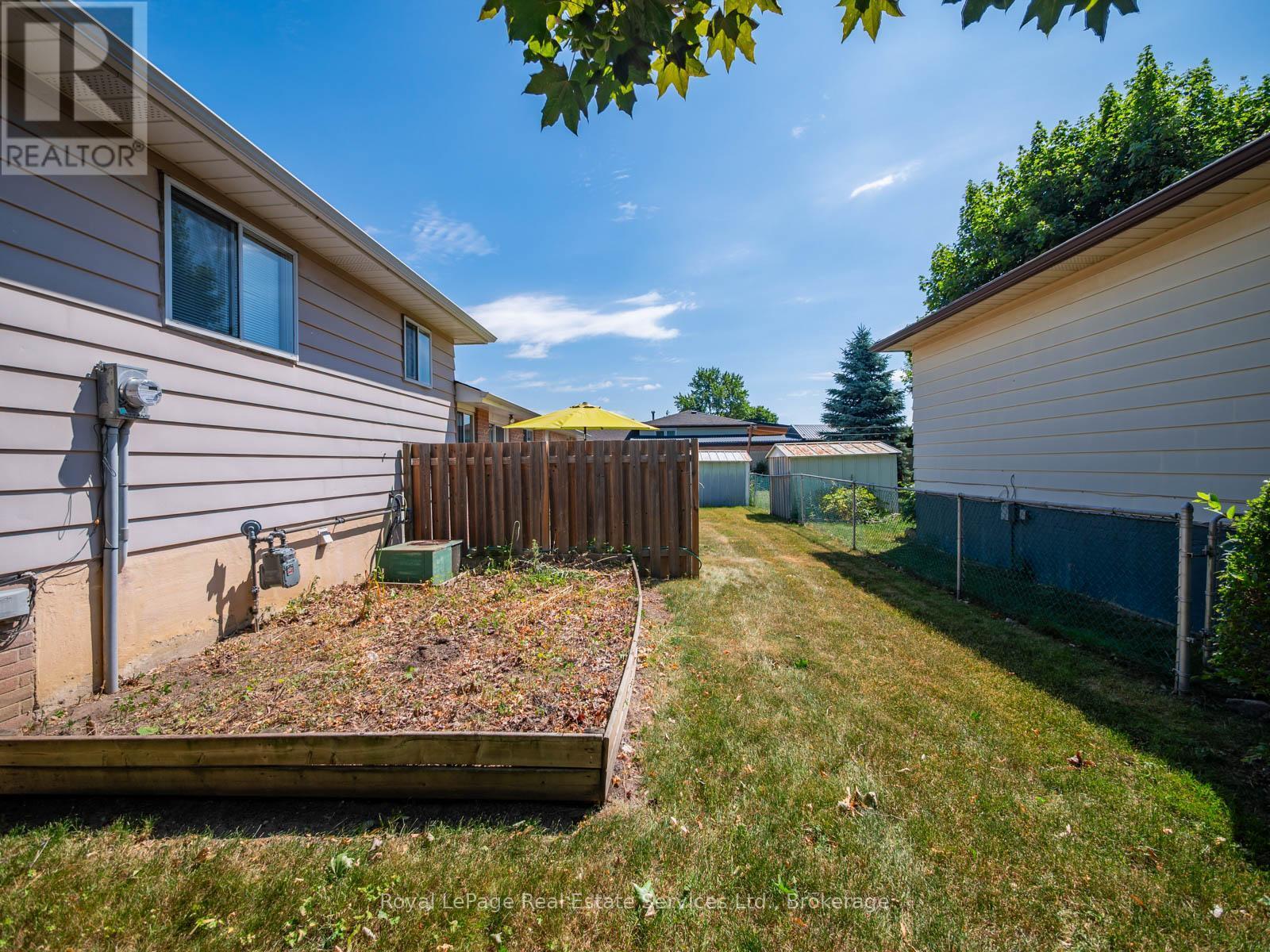












1 MOSSWOOD LANE

,
Toronto (West Humber-Clairville),




Ontario
M9V1M3

