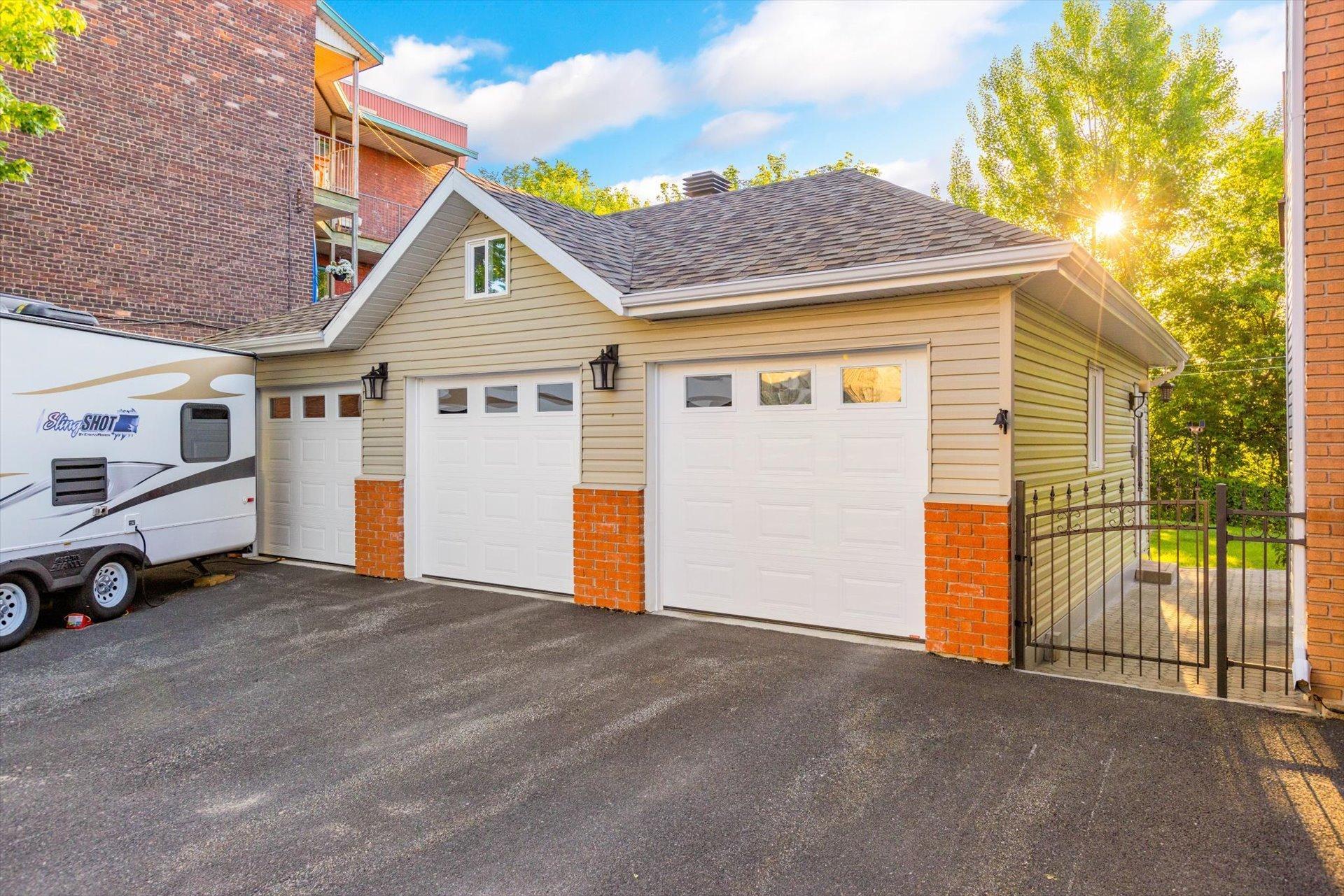 









783

 - 785


Av. Hemlock

,
Shawinigan,




QC
G9N1S8

