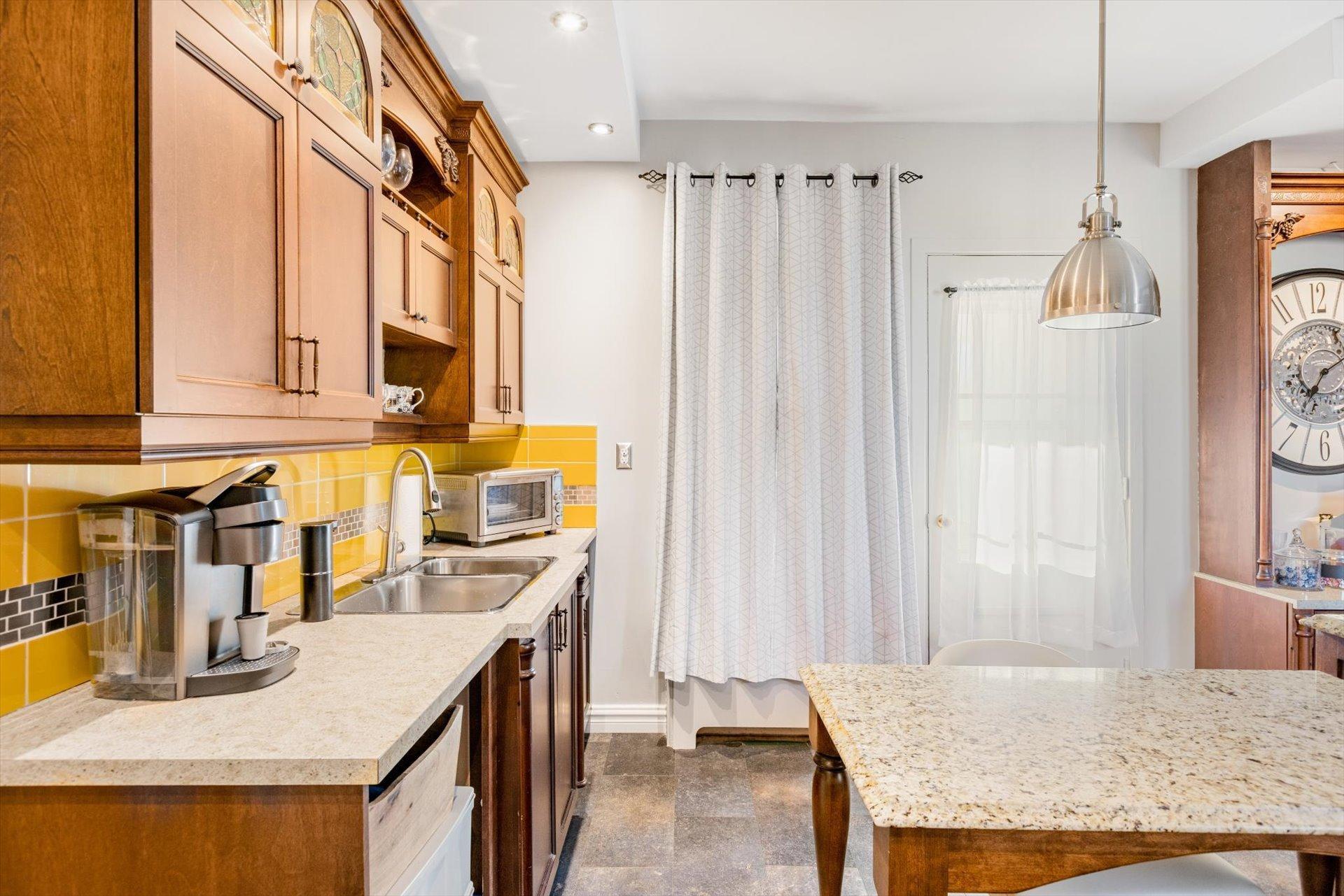 









783

 - 785


Av. Hemlock

,
Shawinigan,




QC
G9N1S8

