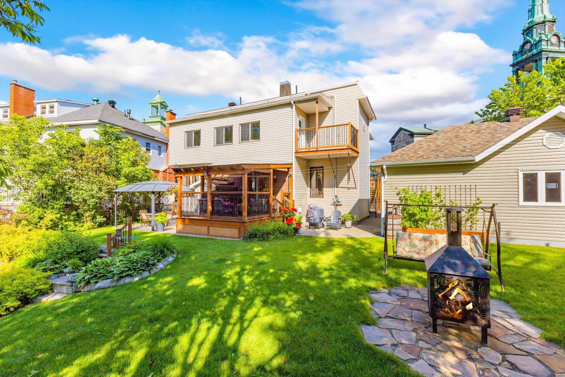 









783

 - 785


Av. Hemlock

,
Shawinigan,




QC
G9N1S8

